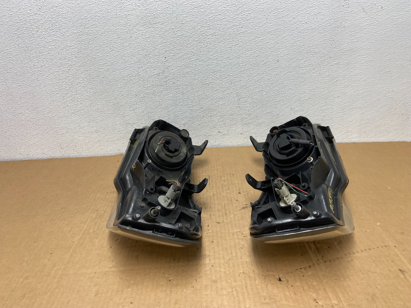 2000 to 2001 Nissan Maxima Left+Right Side Set Halogen Headlights AC7692 DG8