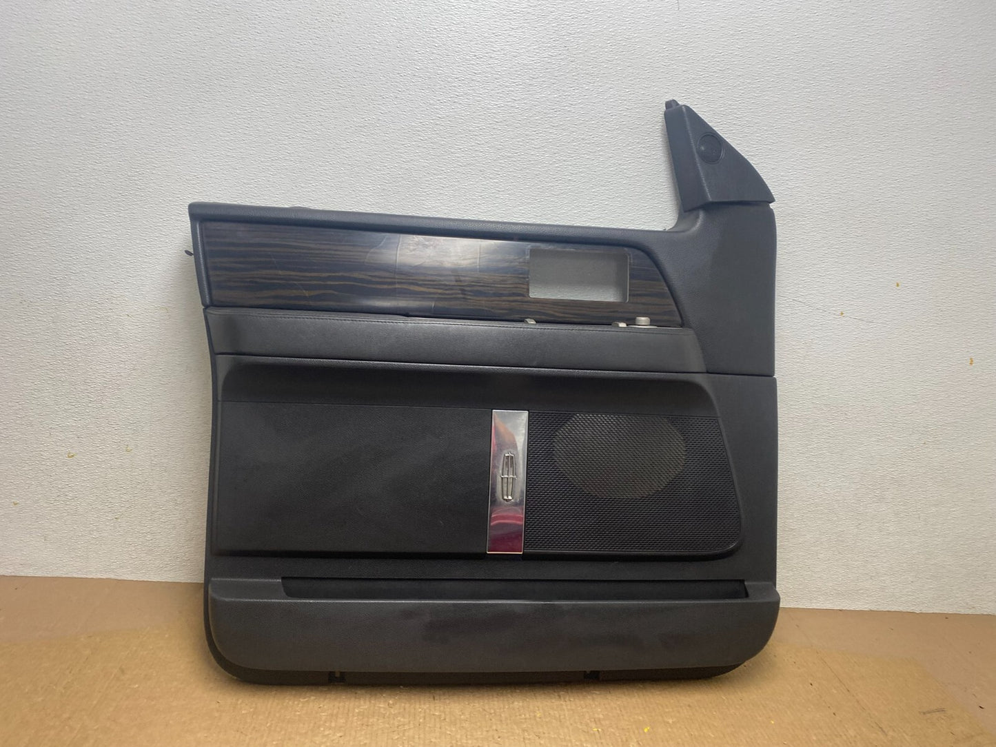 2007-2015 Lincoln Navigator Left Front Door Panel G1773 DG10