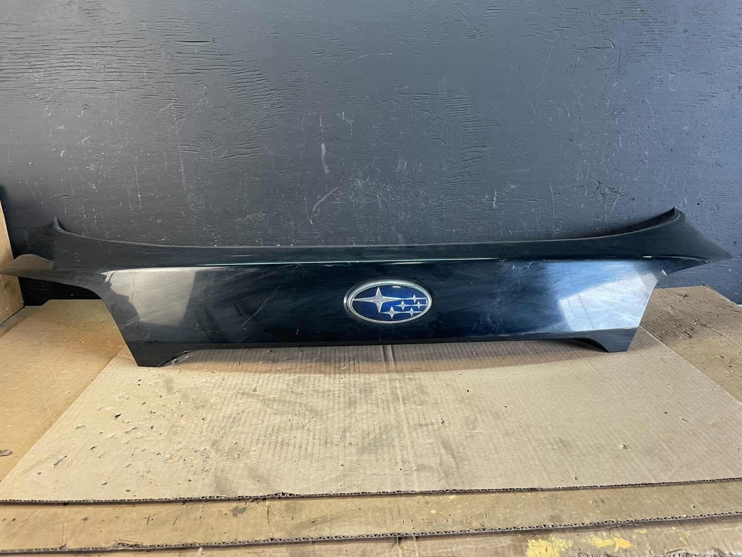 2015-2017 Subaru Outback Rear Liftgate Trunk Panel Trim Molding AB7989 DG0