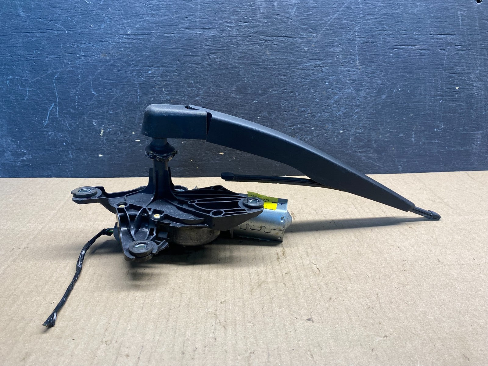 2013 to 2019 Ford Escape Rear Windshield Wiper Motor AG9658 DG1