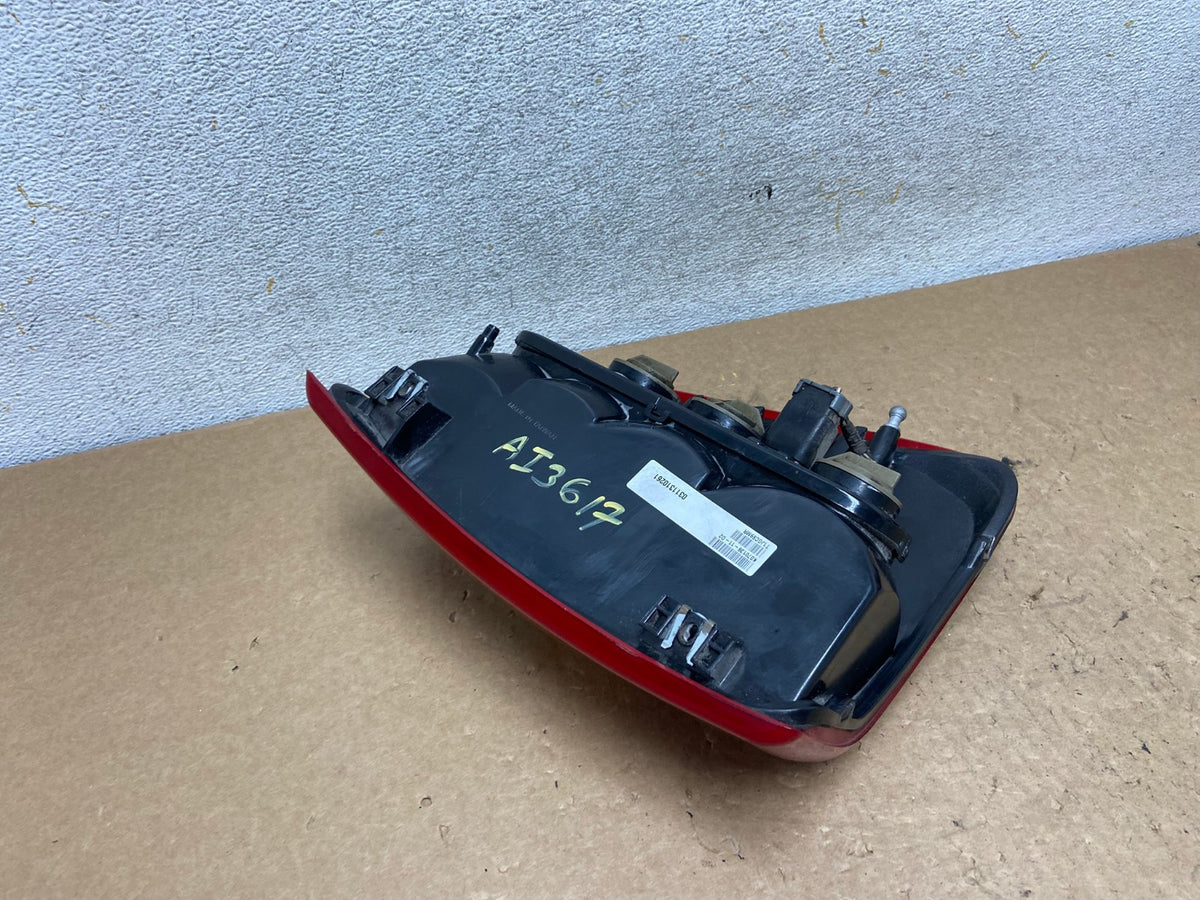 1999-2004 Jeep Grand Cherokee WJ Right Passenger Rh Tail Light AI3617 LK3