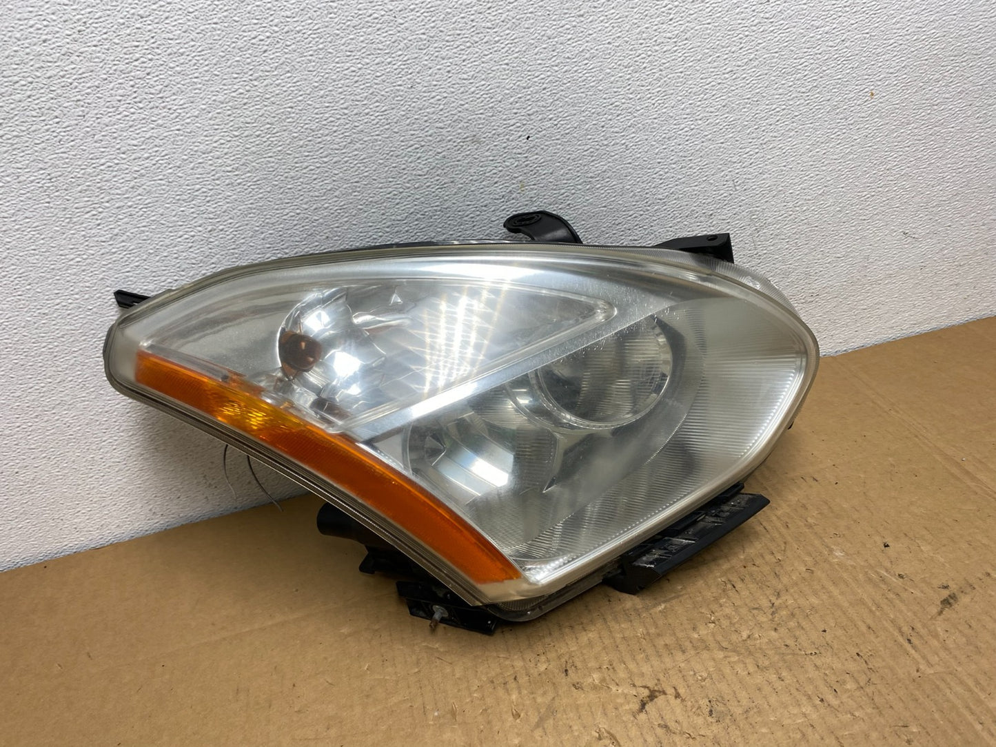 2009-2013 Nissan Rogue Right Passenger Halogen Headlight AC7637 DW0