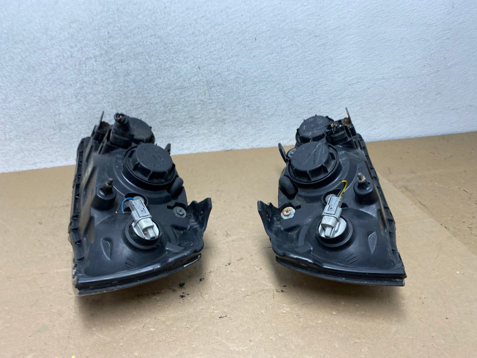 2004 to 2006 Hyundai Elantra Left+Right Set Halogen Headlights AF4580 LK9