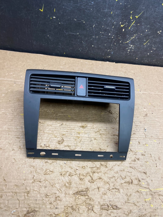 2007-2009 Suzuki XL7 XL-7 Center Radio Dash Trim Air Vent Bezel OEM  W3453 DG0