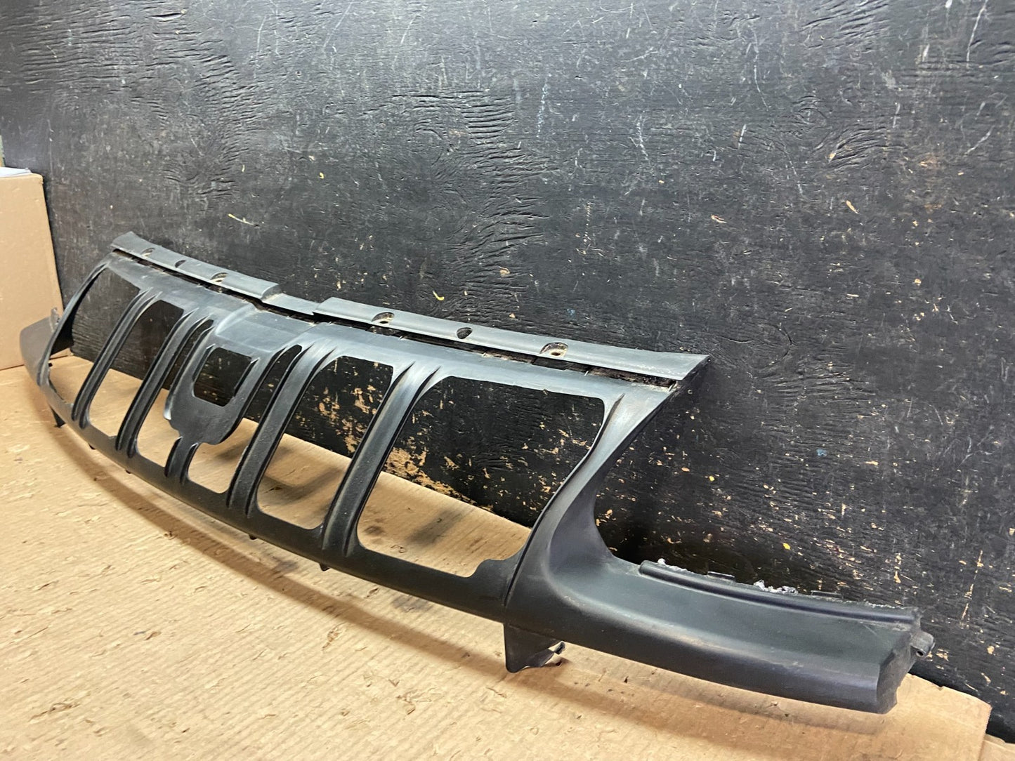 2008 to 2010 Porsche Cayenne Front Under Bumper Garnish 7L5853915 z3245 DG2