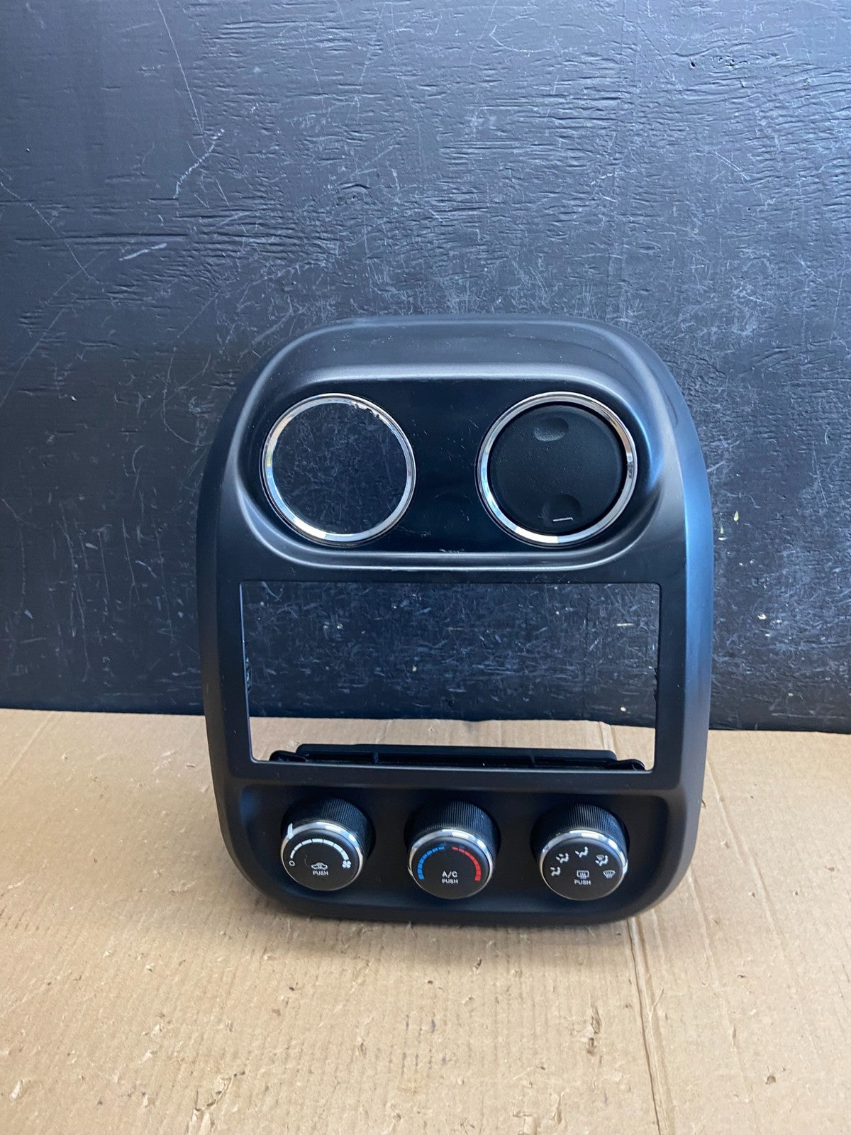 2011 to 2017 Jeep Compass Dash Climate Temperature Control Radio Bezel AE3923 DG0