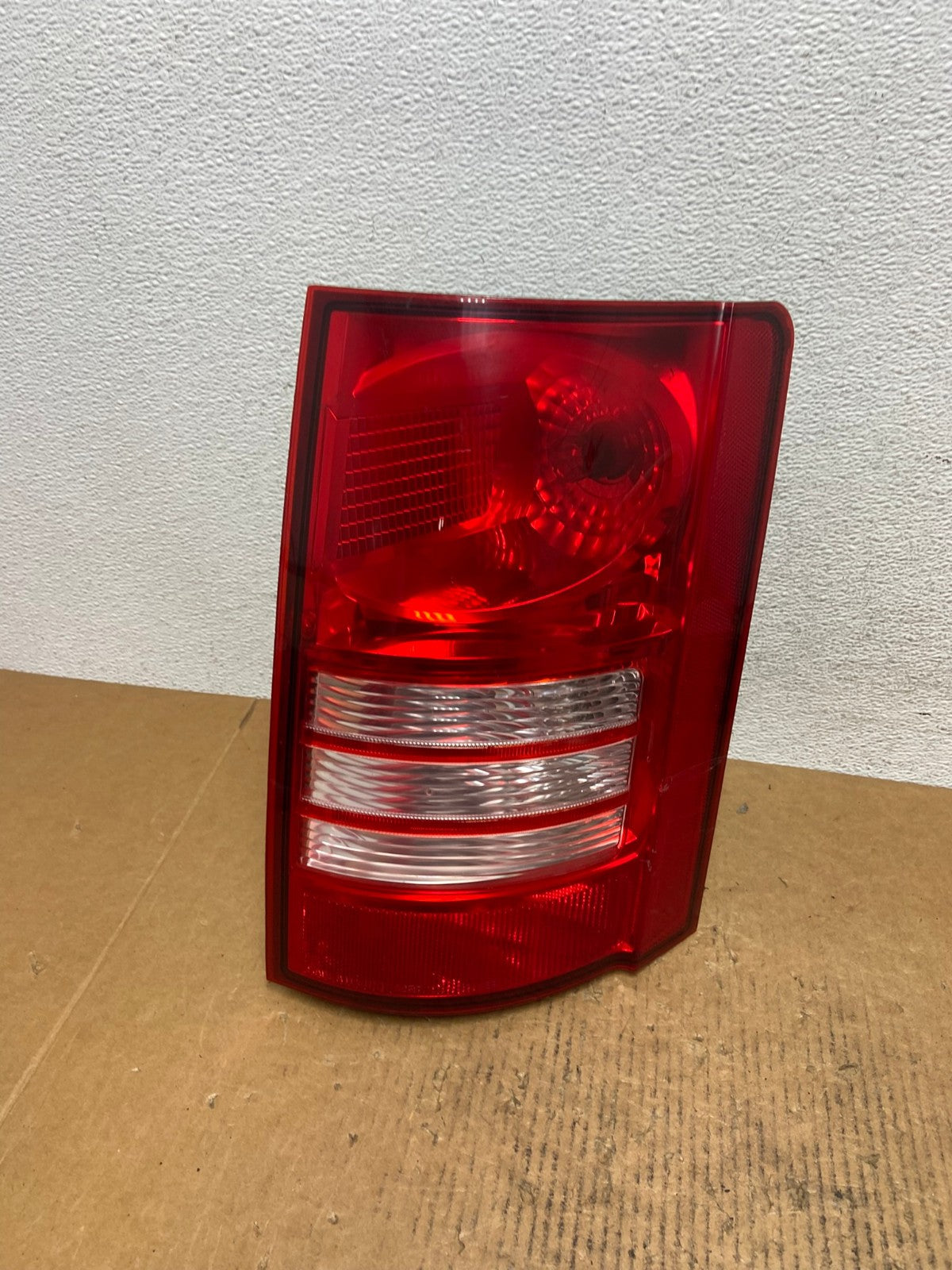 2008 - 2010 Chrysler Town And Country Right Passenger Tail Light AE0207 LK0