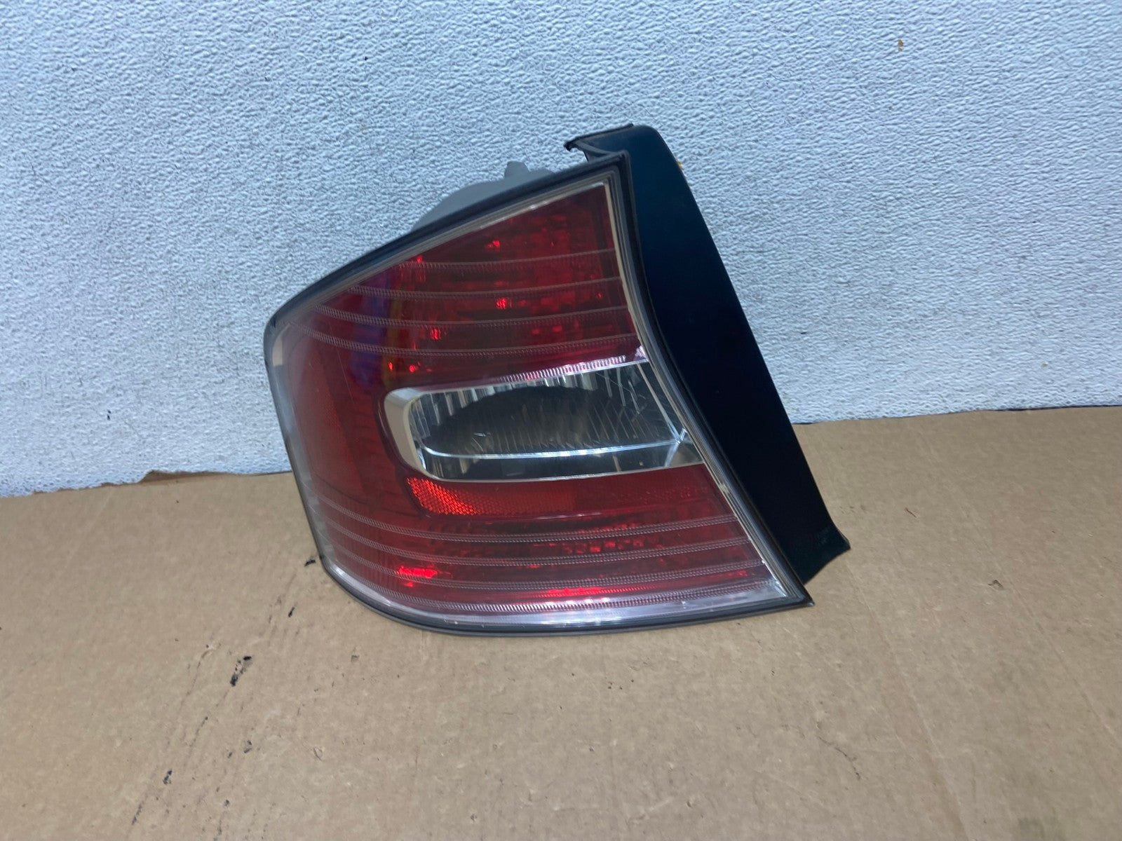 2005 to 2007 Subaru Legacy Outback Left Driver LH Tail Light AG2010 LK0