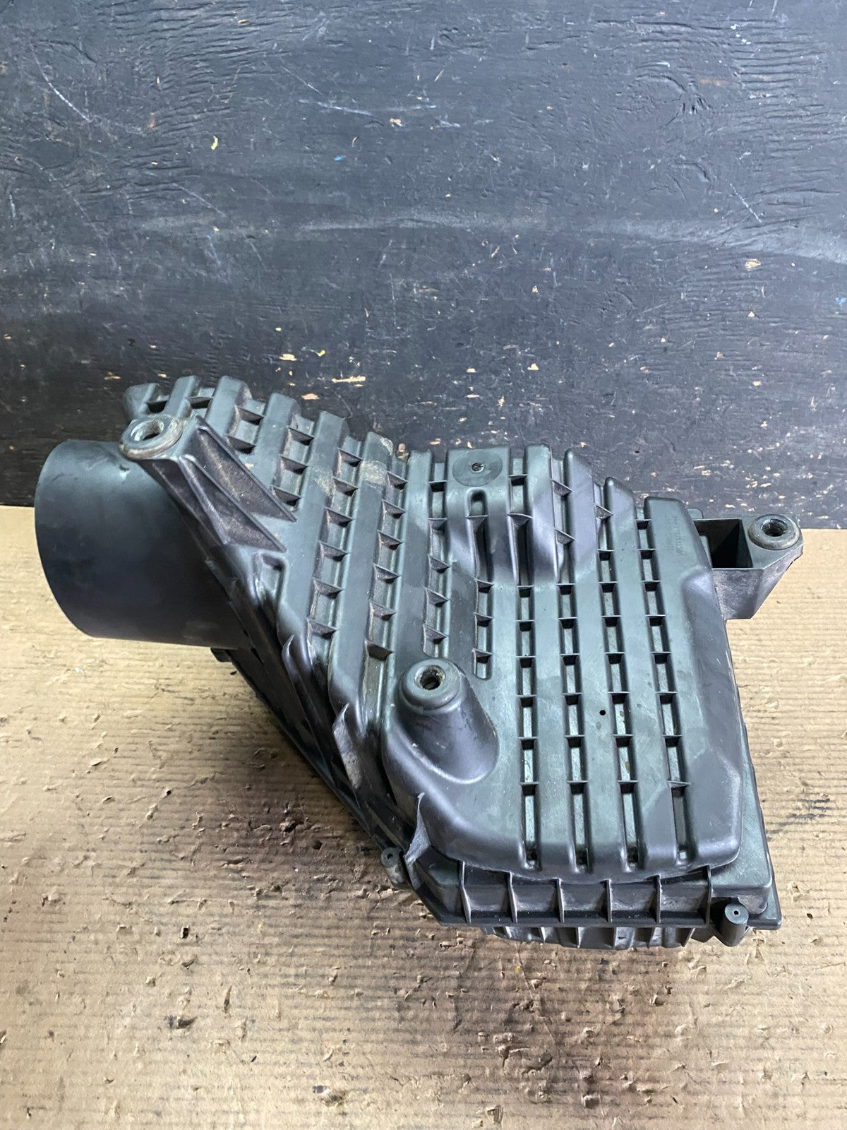 2018 to 2024 Buick Enclave Air Cleaner Filter Box Housing S3563 DG7