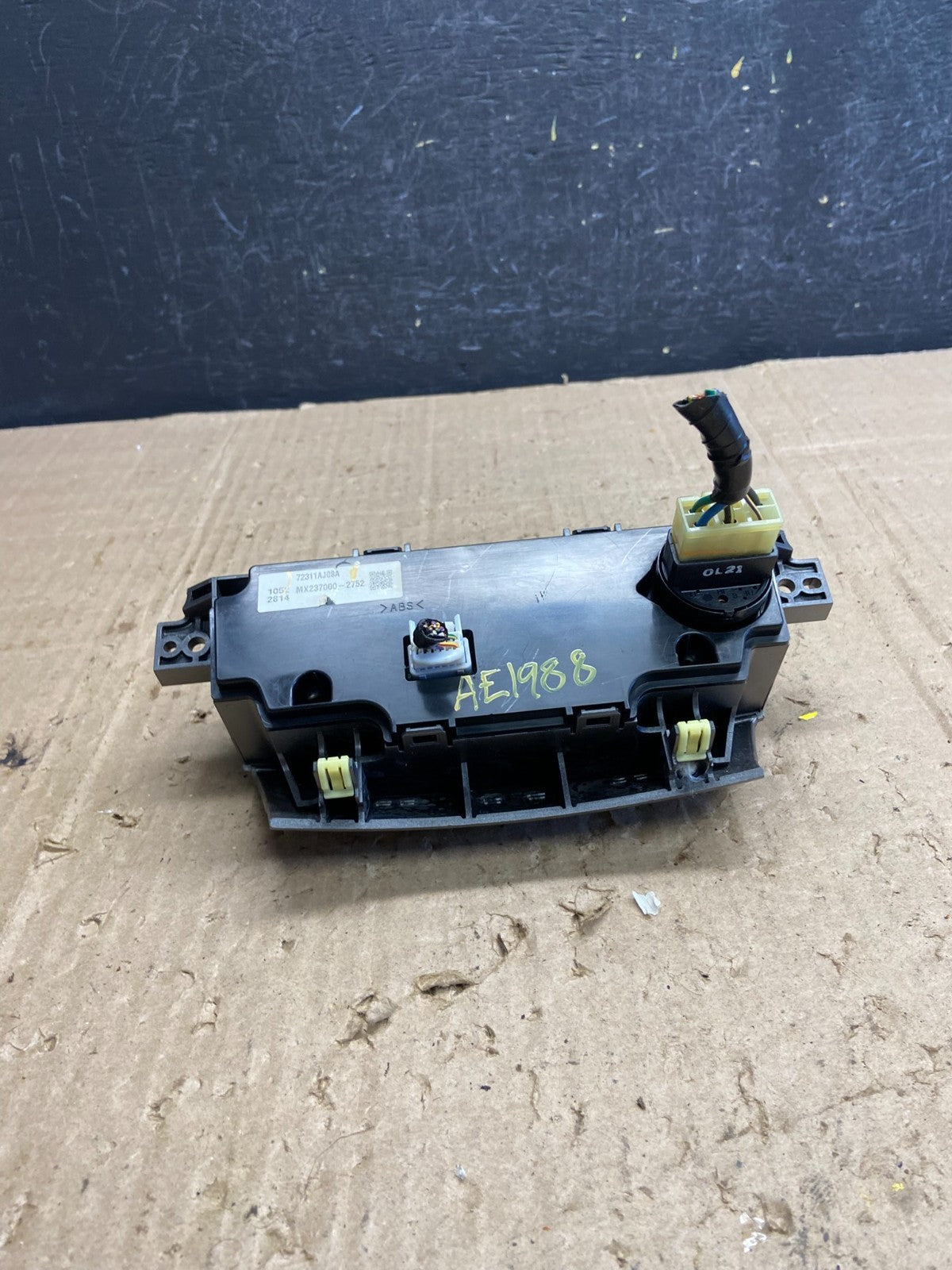 2010 - 2014 Subaru Outback Legacy A/C Heater Climate Control Unit AE1988 DG4