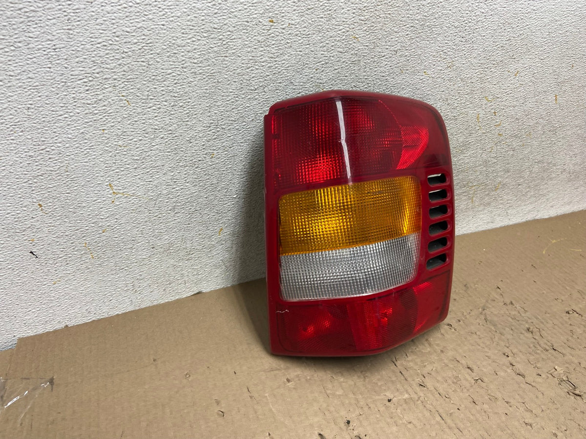 1999-2004 Jeep Grand Cherokee WJ Right Passenger Rh Tail Light AH6021 LK1