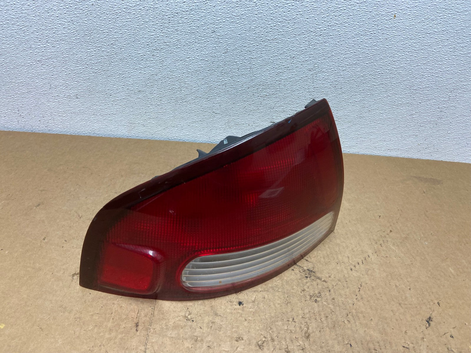 2000 2001 2002 2003 Nissan Sentra Left Driver Side Tail Light OEM AC3521 LK2