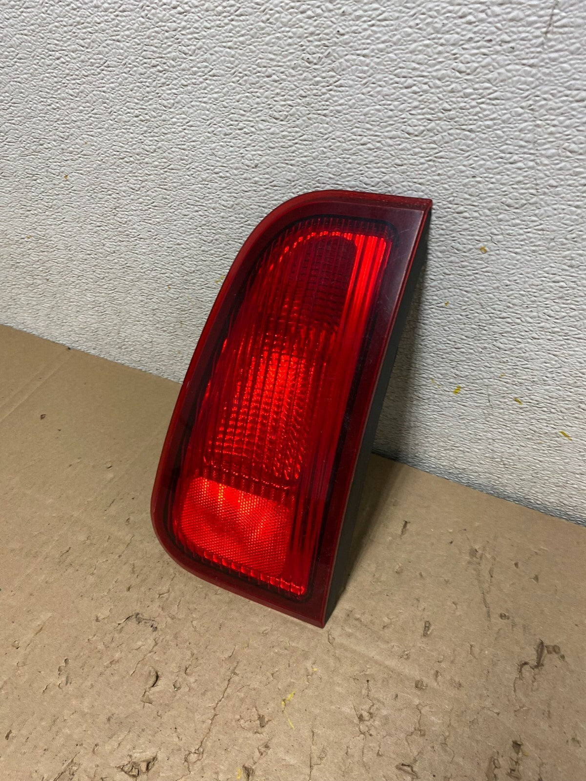 2003-2006 Lincoln Navigator Right Passenger Side Inner Tail Light OEM N3533 DW1