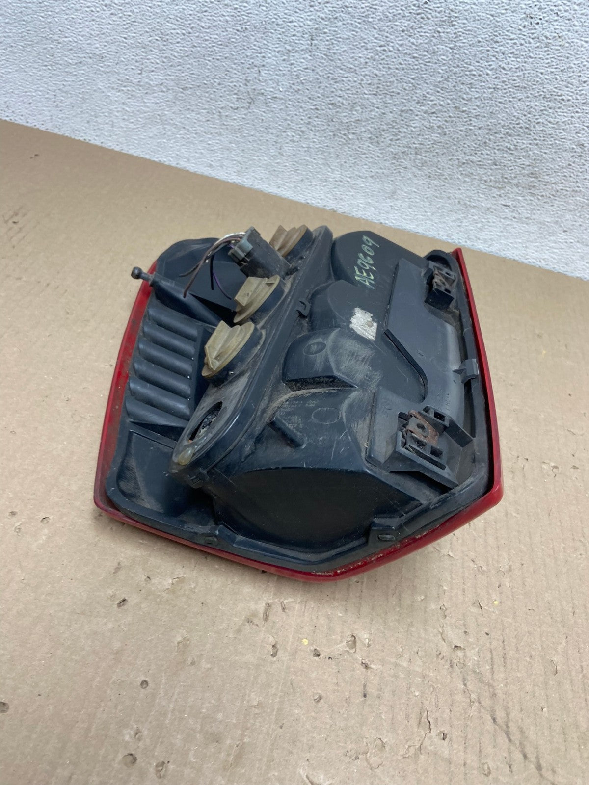 1999-2004 Jeep Grand Cherokee WJ Right Passenger Rh Tail Light AE9609 LK7