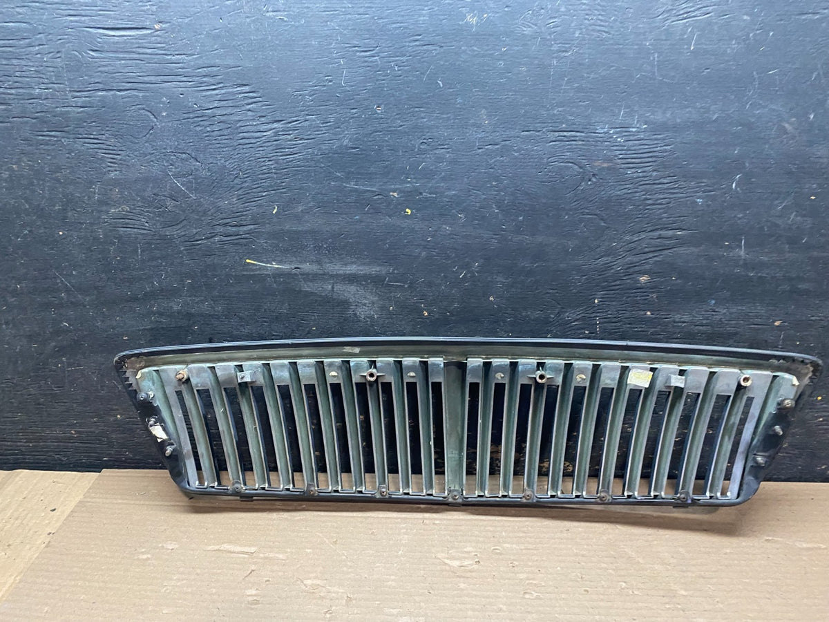 2002 to 2005 Hyundai XG350 Front Upper Grill Grille W/Emblem U7961 DG5
