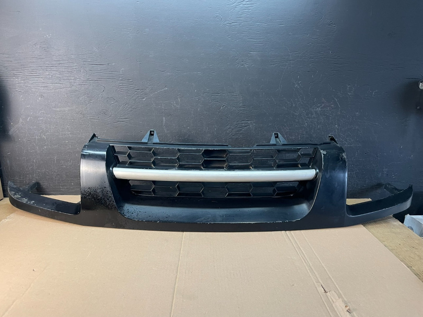 2002 to 2004 Nissan Xterra Front Upper Grill Grille AD8324 DG0