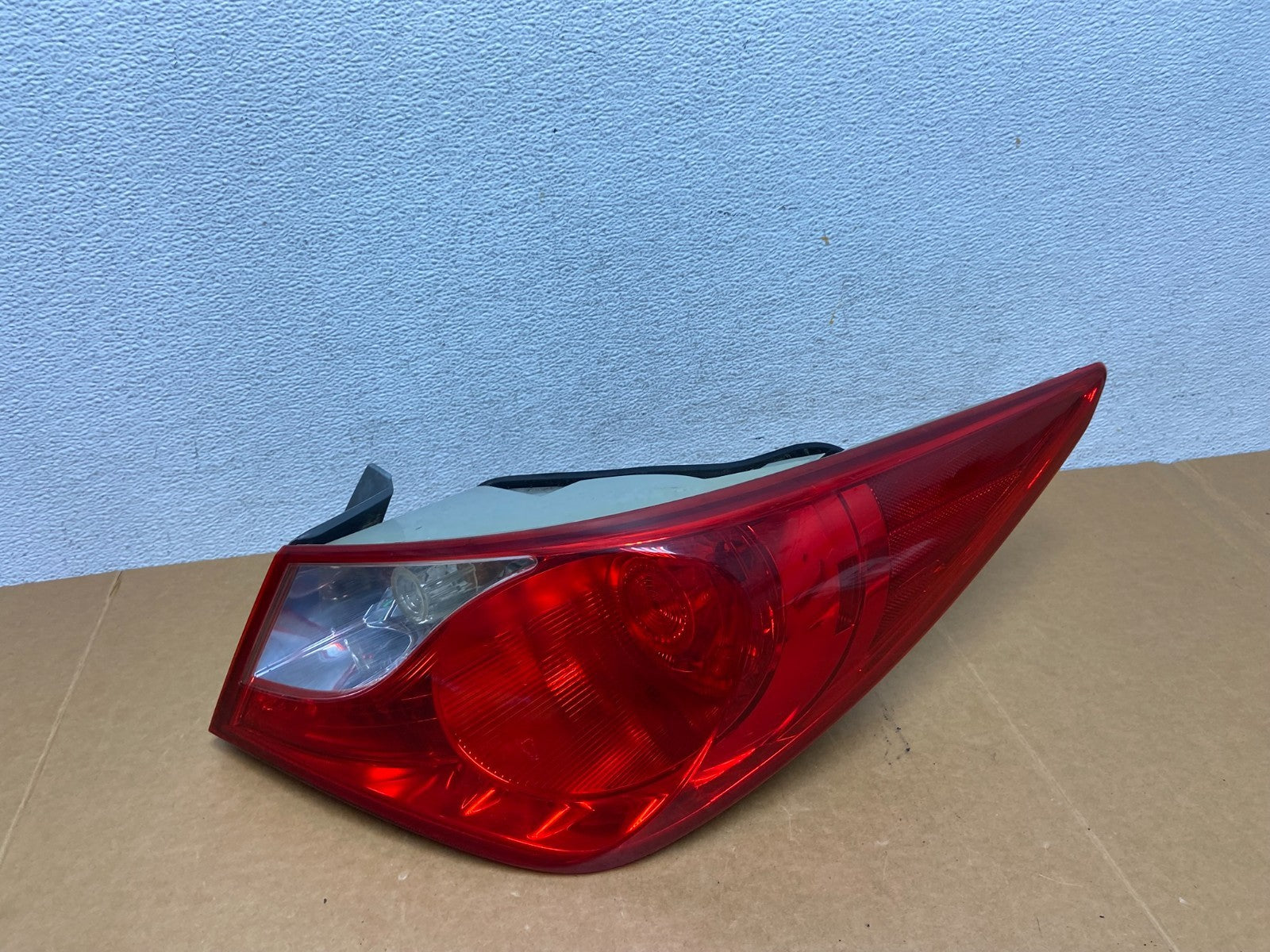 2011 2012 2013 Hyundai Sonata Right Passenger RH Tail Light AD8910 DW0