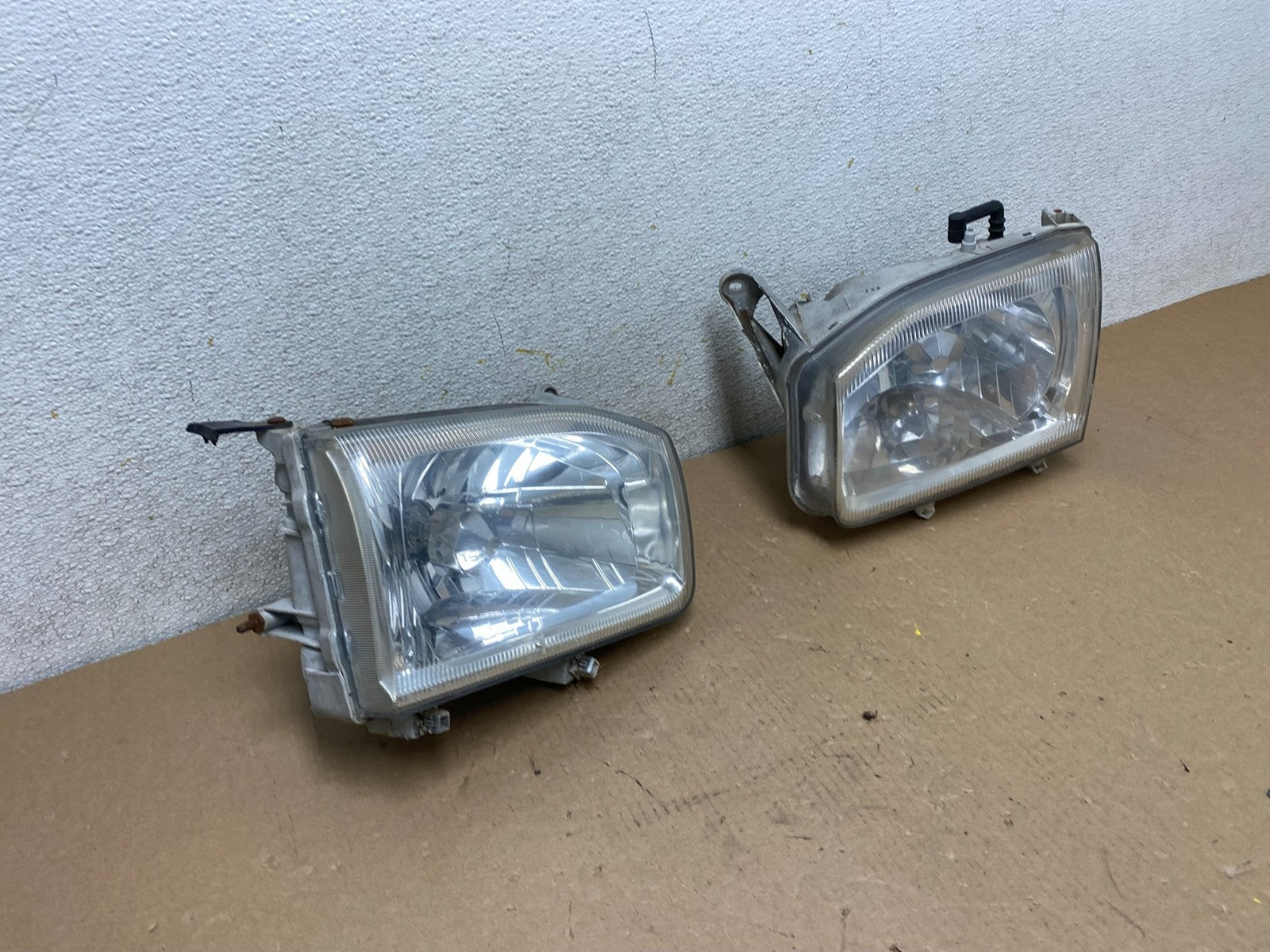 1999-2004 Nissan Pathfinder Left+Right Side Set Halogen Headlights P8186 DW2