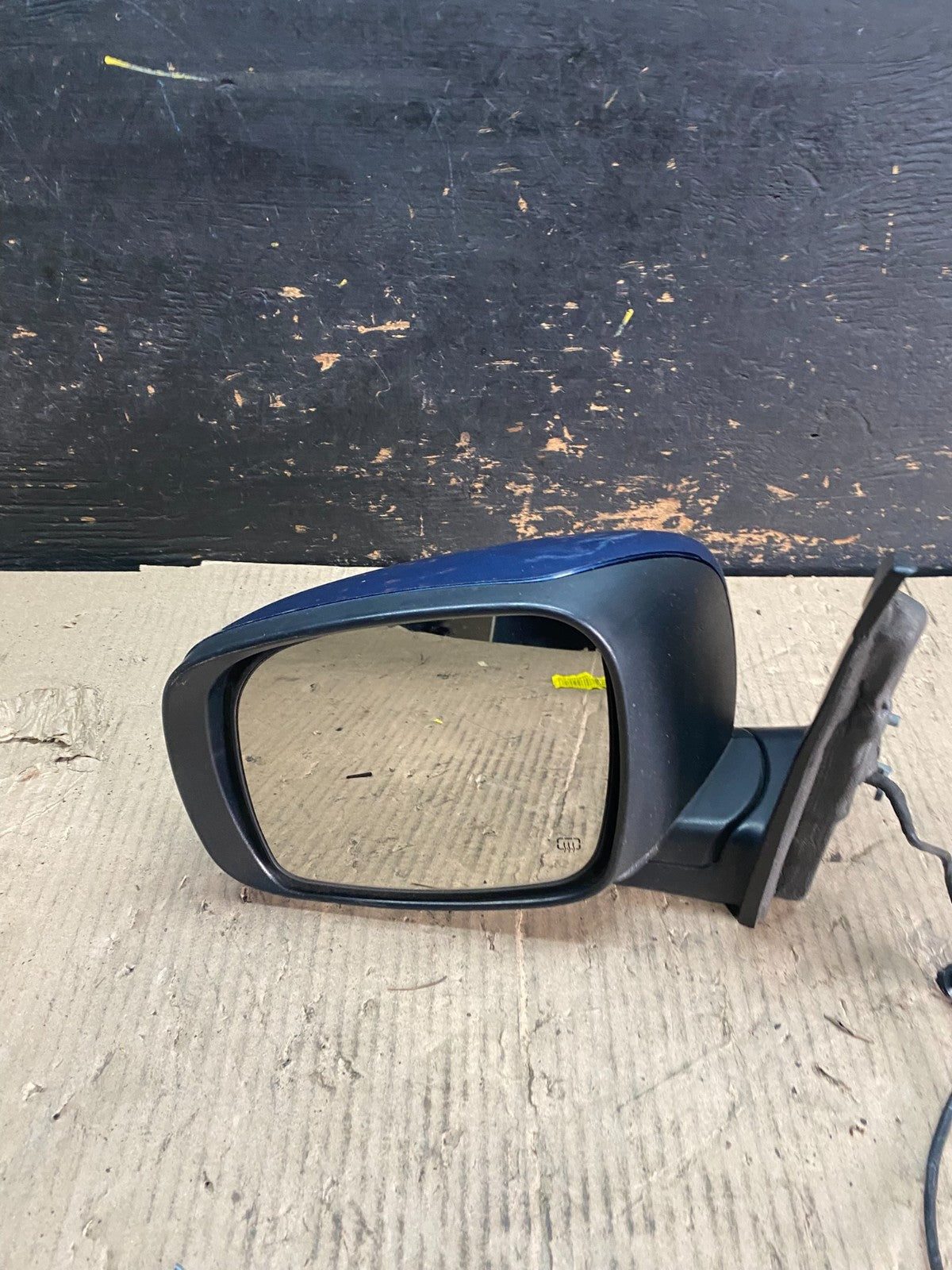 2009 to 2014 Volkswagen Routan Left Driver LH View Door Mirror V3943 DG10