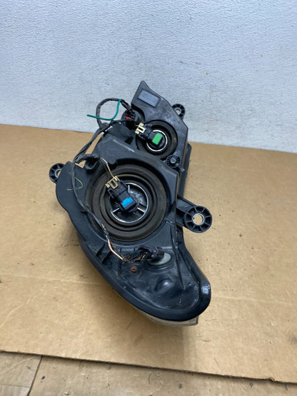 2009 to 2014 Volkswagen Routan Right Passenger Halogen Headlight AD5236 DW6