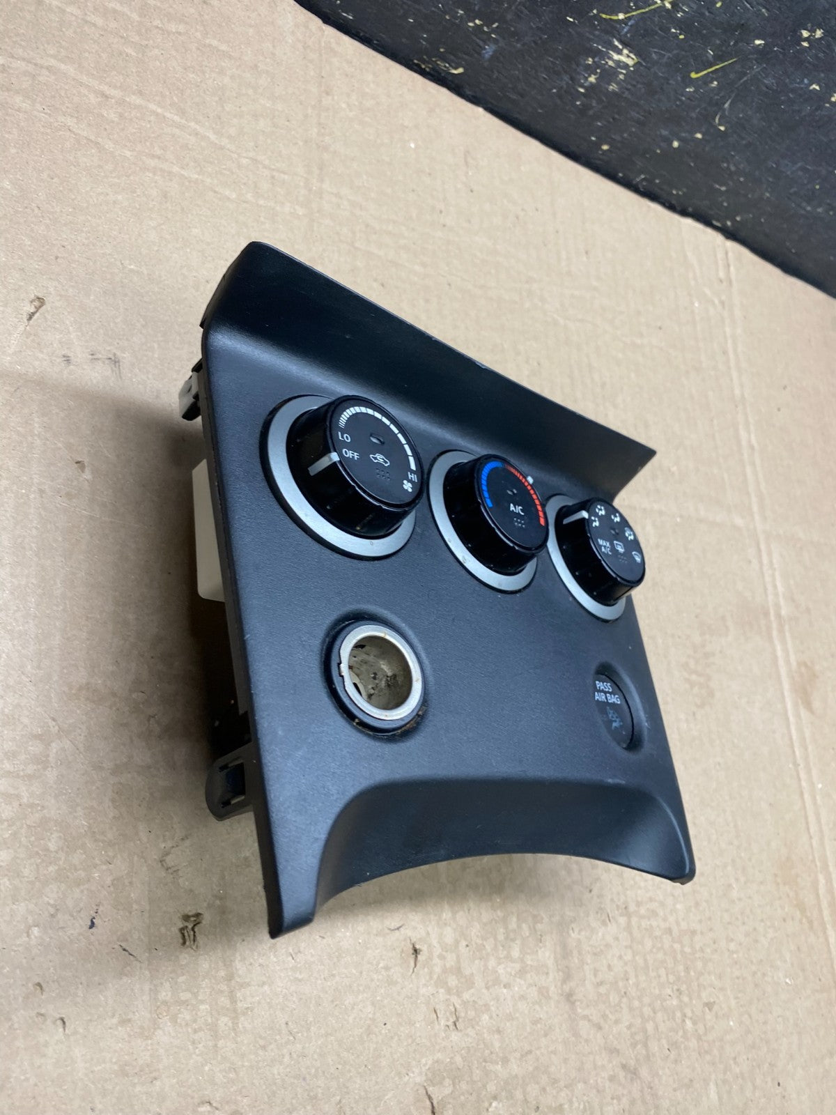 2011 to 2015 Nissan Rogue Heater Temperature AC Climate Control OEM y5319  DG1