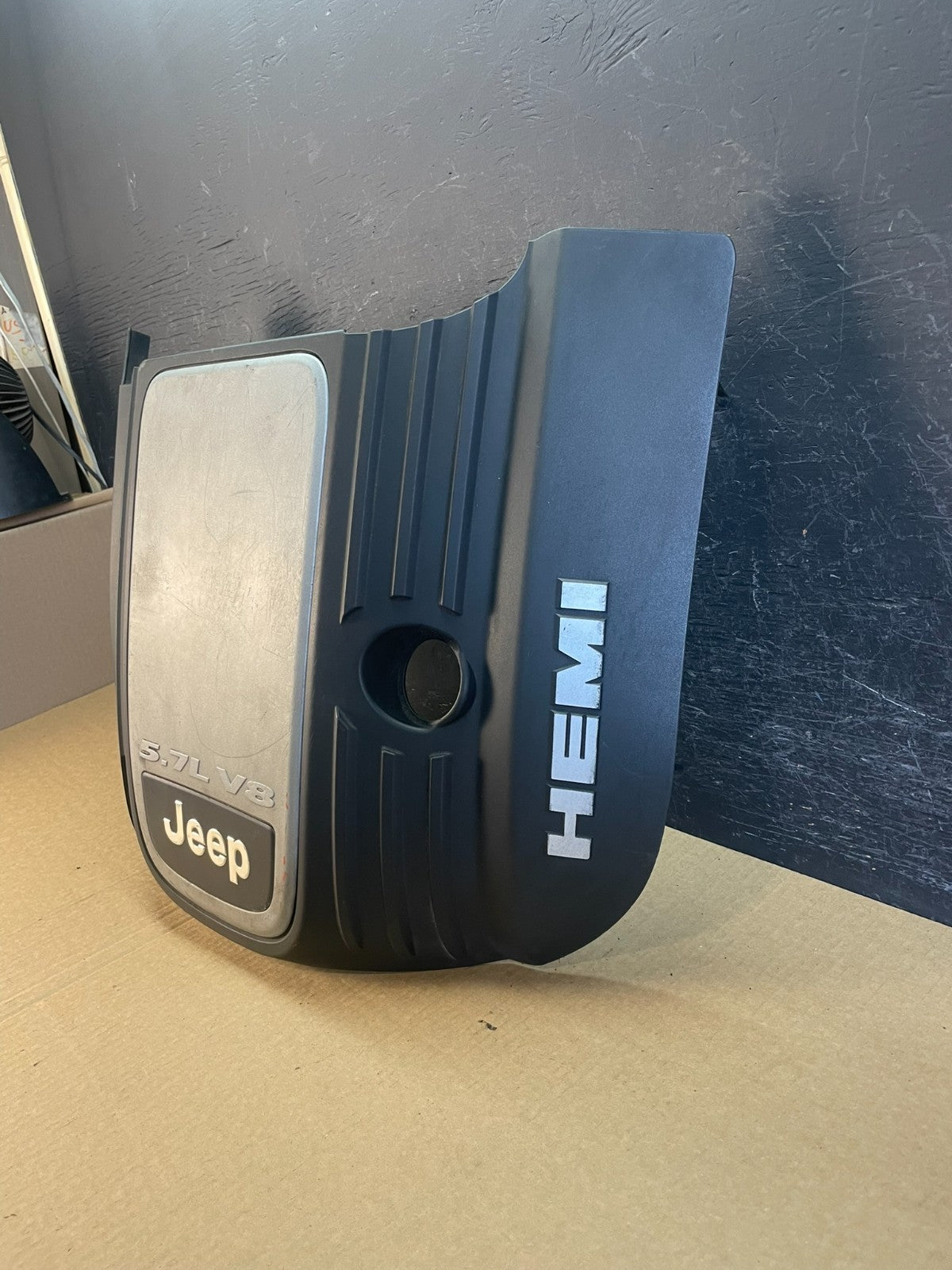 2005 to 2010 Jeep Grand Cherokee 5.7L Hemi Engine Cover Plastic Shield AF3543 DG1