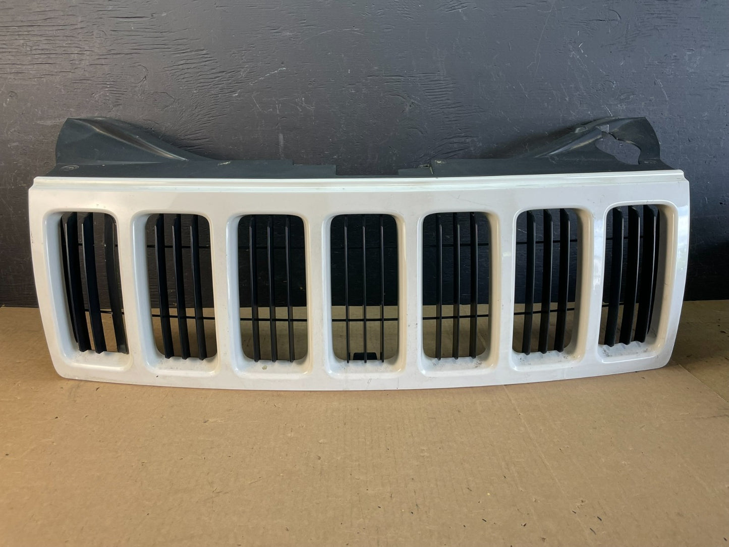 2008 2009 2010 Jeep Grand Cherokee Front Upper Grill Grille AD0269 DG0