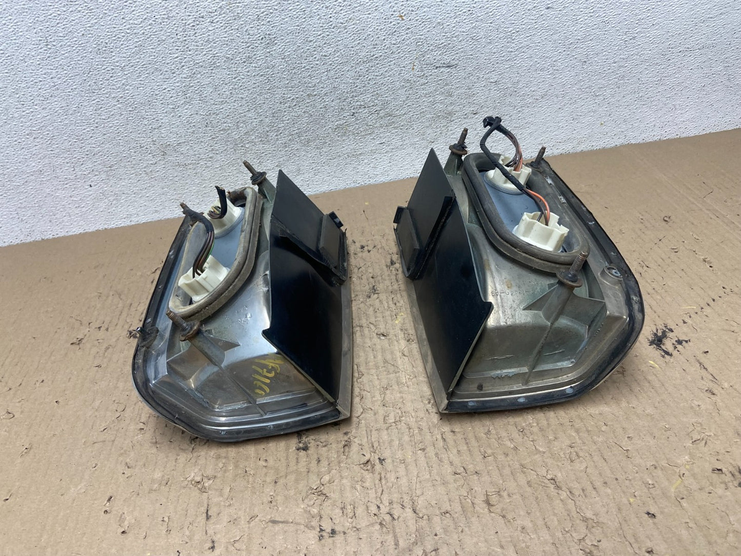 1990 to 1994 Lincoln Town Car Left+Right Side Tail Lights AF7160 DW8