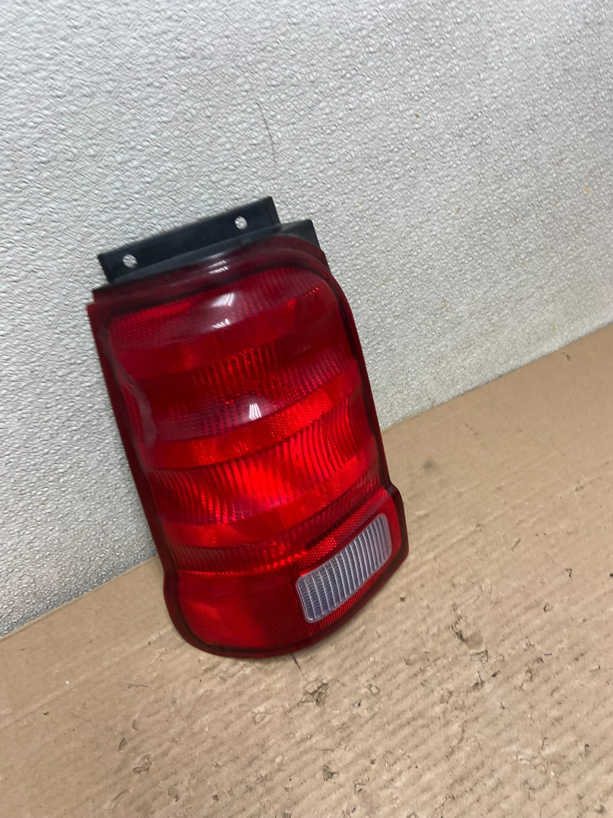 2001 - 2003 Ford Explorer Sport Left Driver LH Tail Light AA9472 DW2