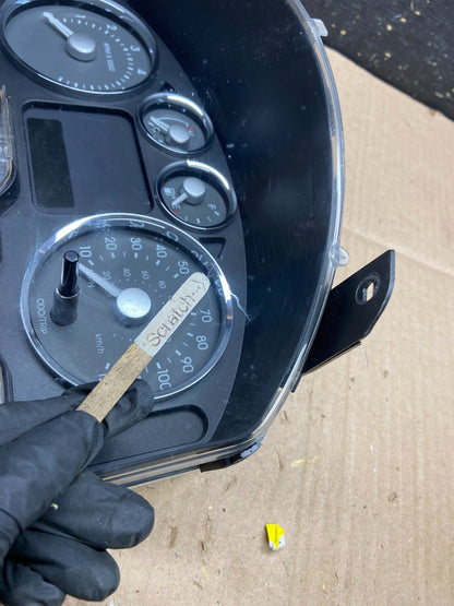 2005 to 2007 Mercury Montego Speedometer Cluster AA81683