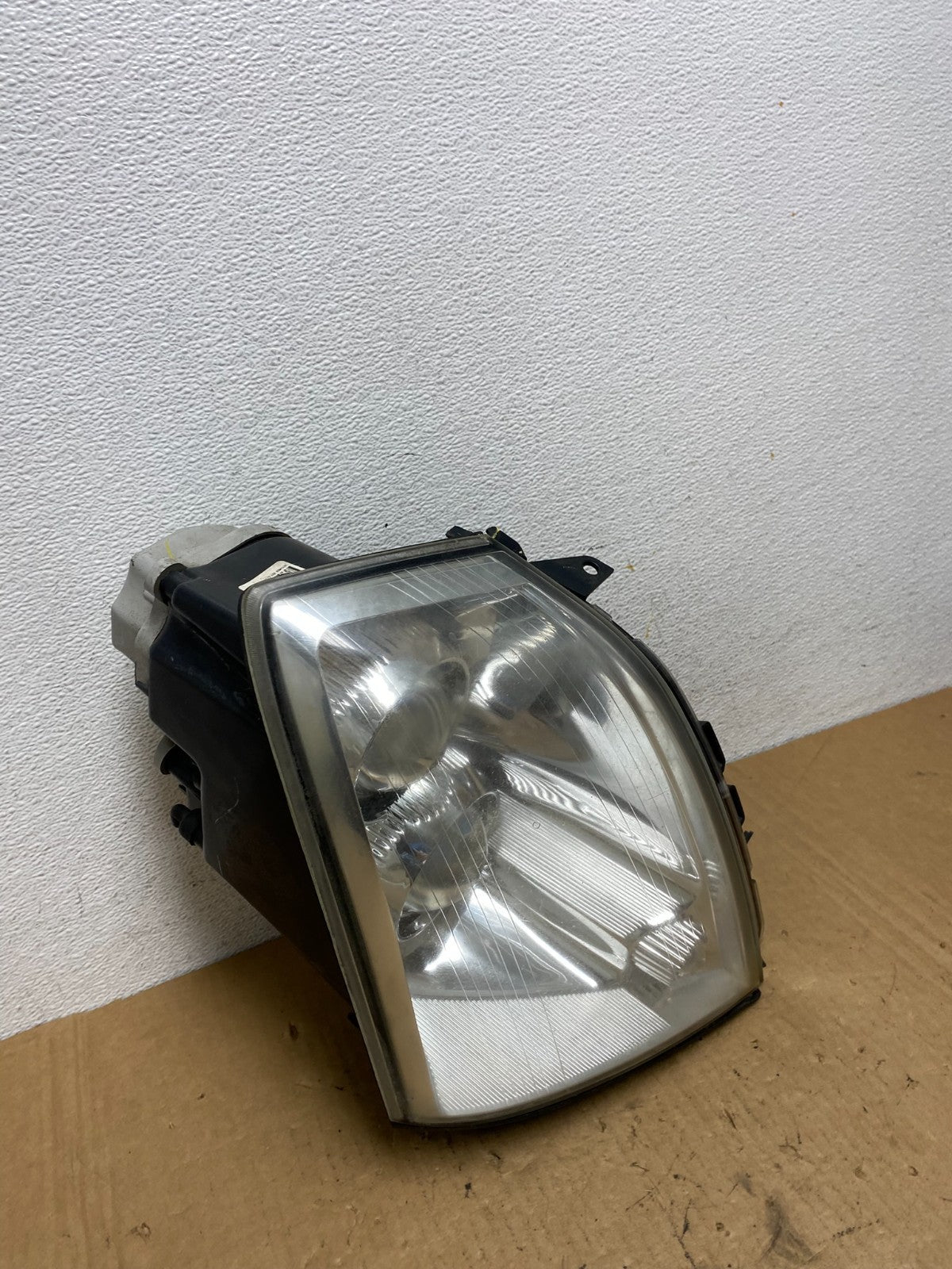 2005 - 2011 Cadillac STS Right Passenger RH Side Xenon Headlight AD3174 DW2