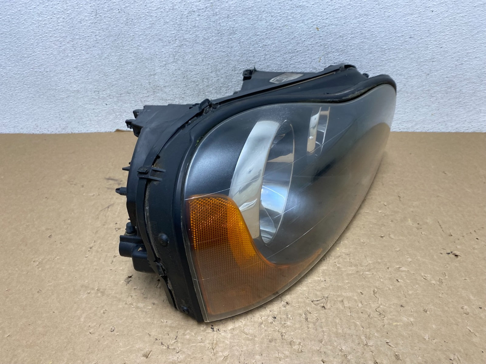 2003 to 2013 Volvo XC90 Right Passenger Rh Side Headlight Halogen AF8081 DW2