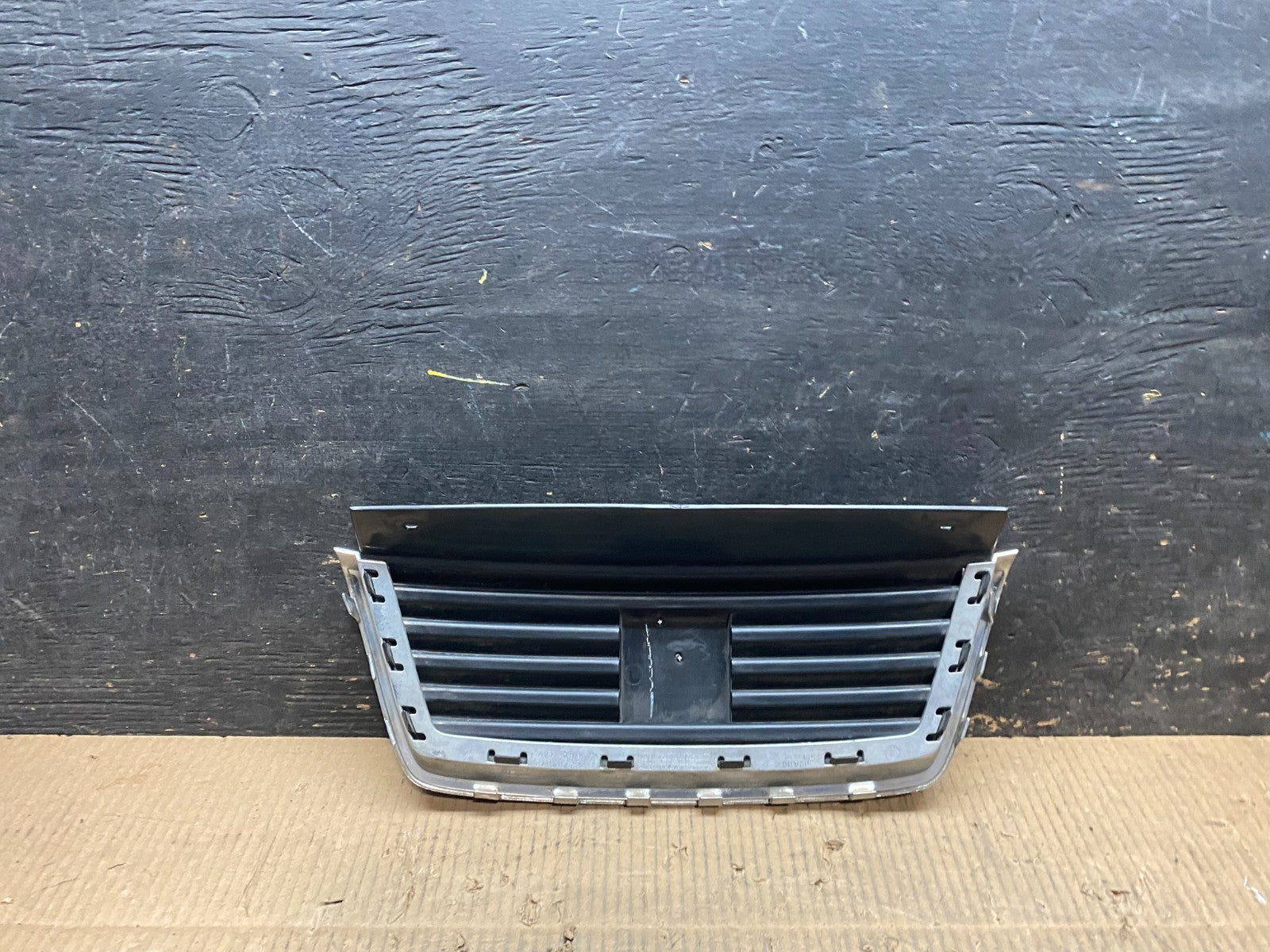 2004 2005 2006 Saturn Vue Front Upper Grille Grill T9501 DG4