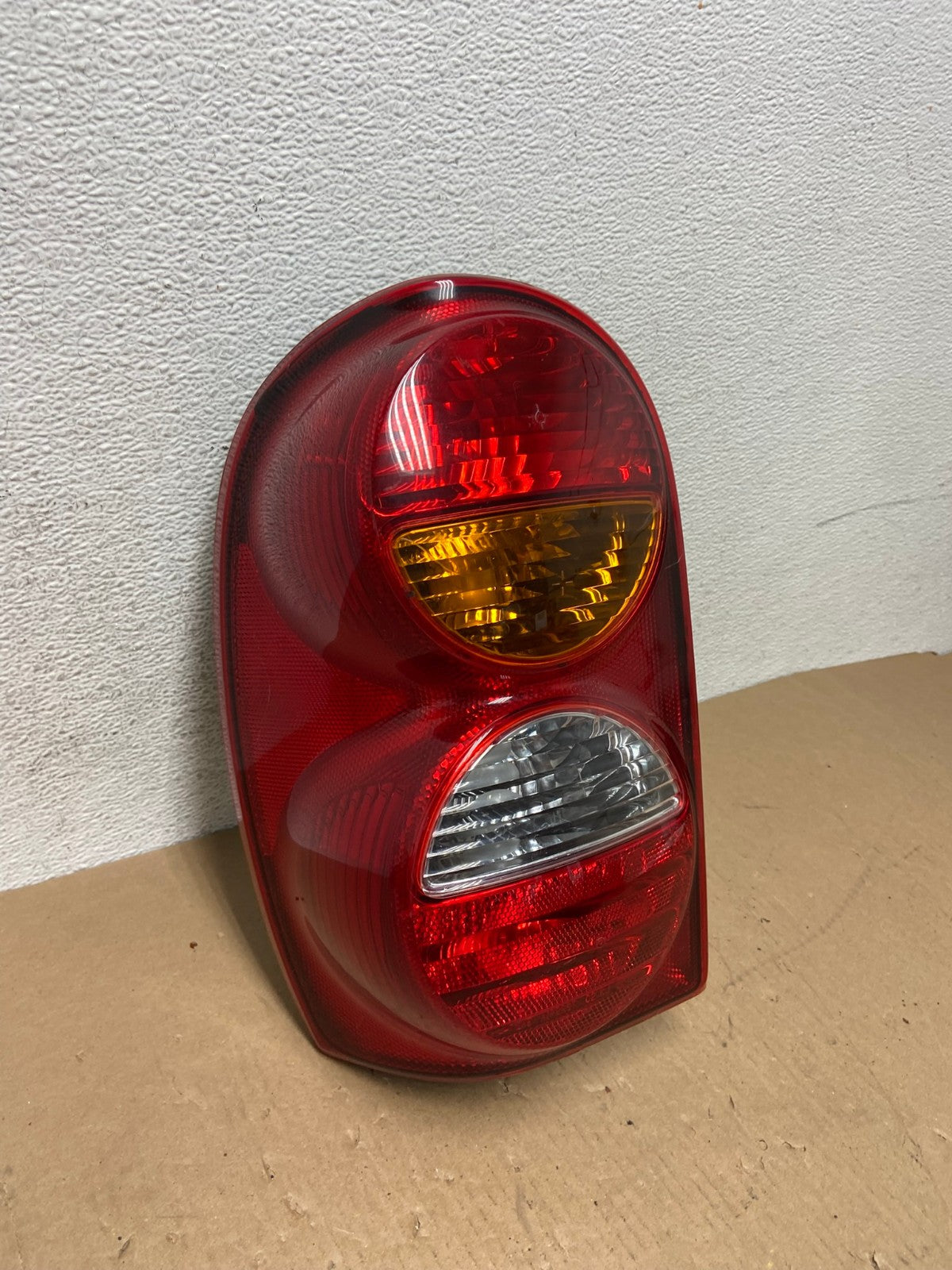 2002 2003 2004 Jeep Liberty Left Driver LH Side Tail Light AD6527 LK2