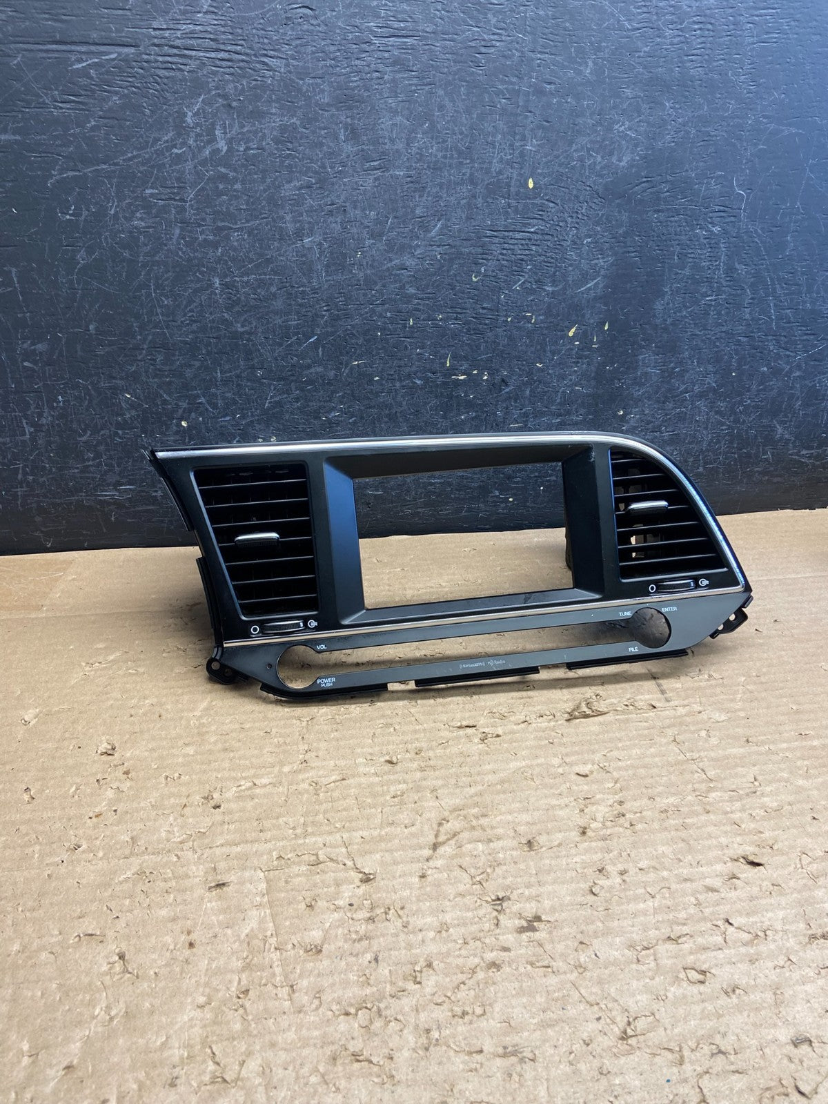 2017-2019 Hyundai Elantra Center Radio Climate Control Air Vent Bezel ag8678 DG0