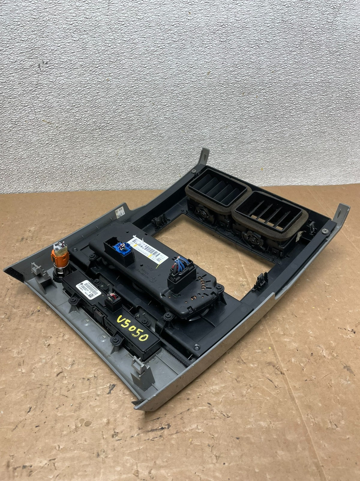 2008 to 2012 Jeep Liberty Dash Climate Temperature Control Radio Bezel V5050 DG5