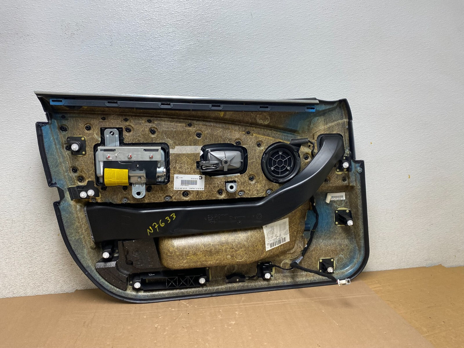 2006 to 2008 BMW 750i Front Right Passenger RH Door Trim Panel n7633 DG6