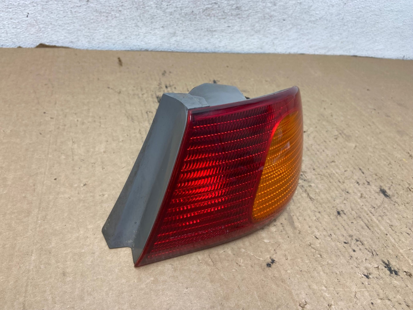 1998 1999 2000 Toyota Corolla Right Passenger Side Tail light AG2516 LK2