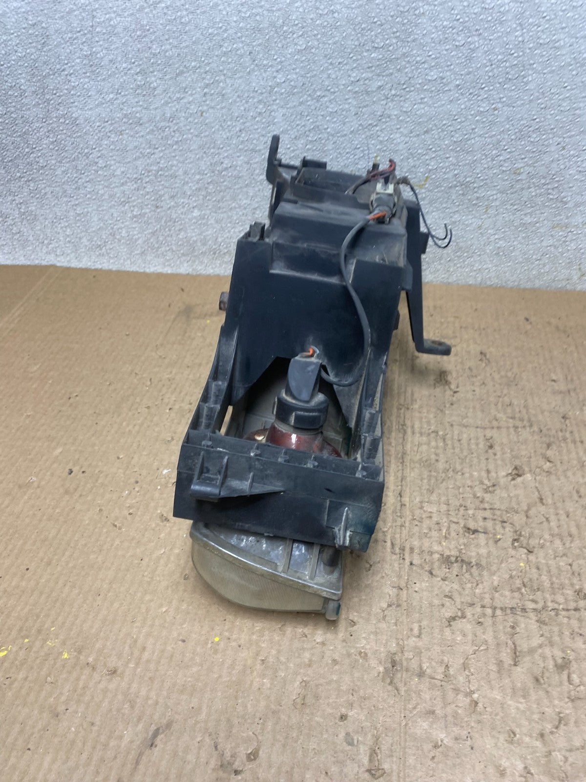 1994 to 1996 Chrysler LHS Driver Left Side Headlight W5552 PS8