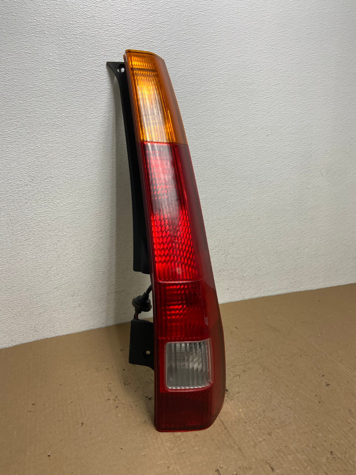 2002 - 2004 Honda Crv Cr-v Right Passenger Rh Side Tail Light AC5902 LK2