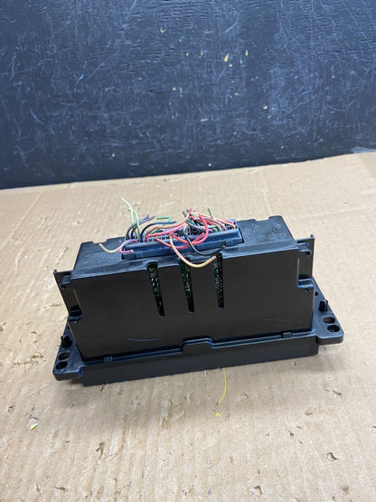 2003 to 2006 Lincoln Town Car Climate Control Panel ad6835 DG4