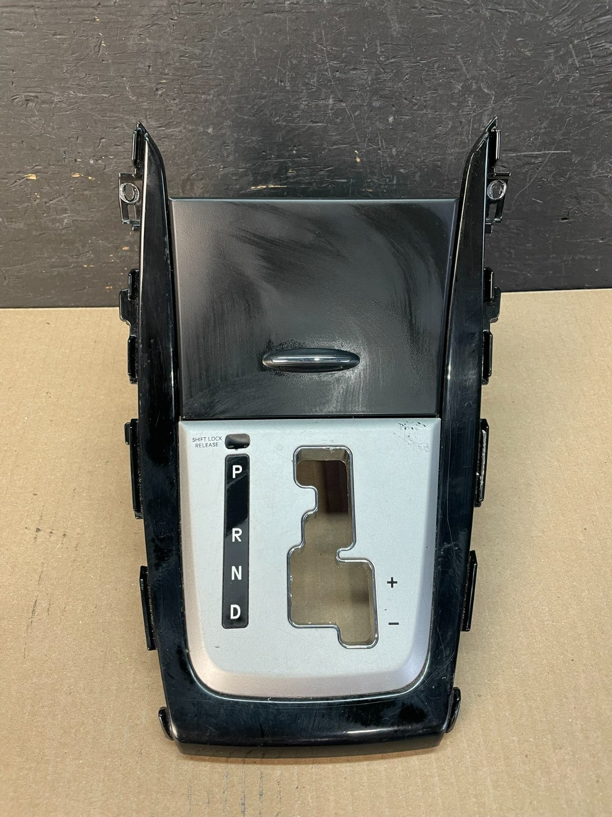 2011 - 2013 Hyundai Elantra Shifter Bezel Center Console Storage ae3407 DG0