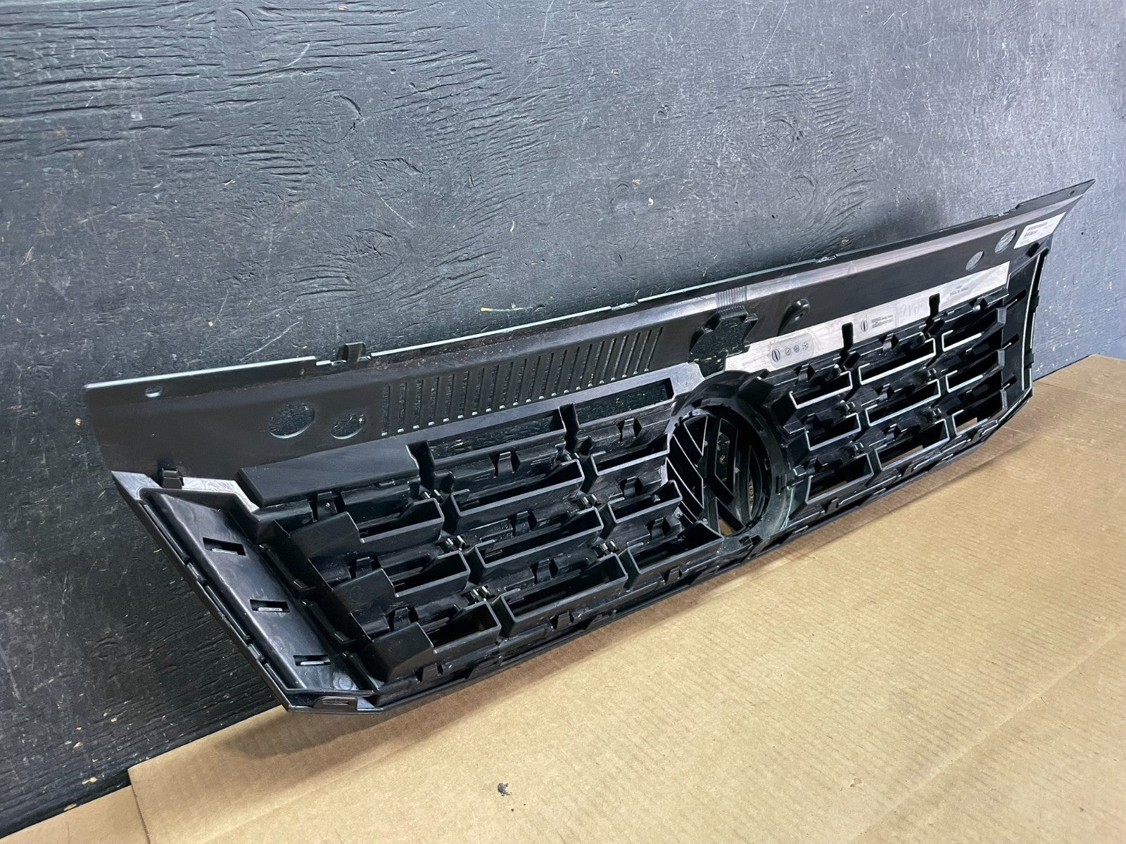 2016 to 2018 Volkswagen Passat Front Upper Grill Grille Oem AA9063 DG7