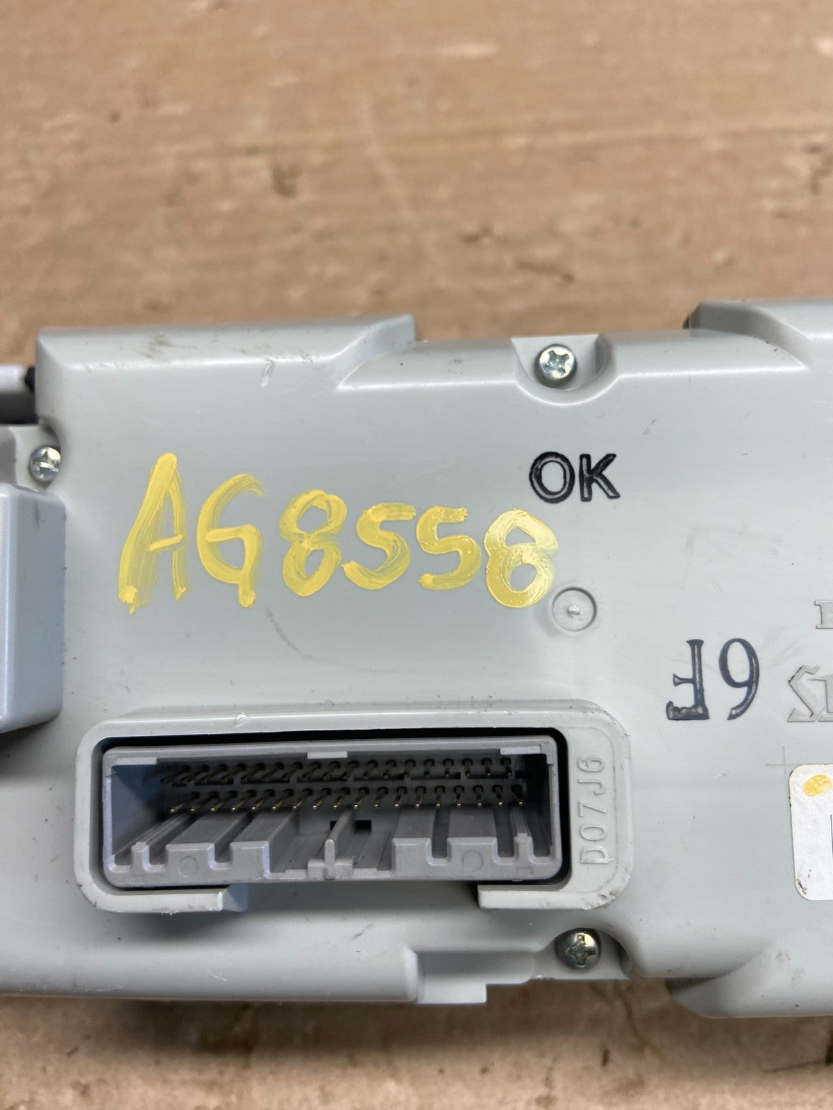 2007 to 2011 Honda CRV Manual A/C Climate Control Module D07J7 AG8558 DG6