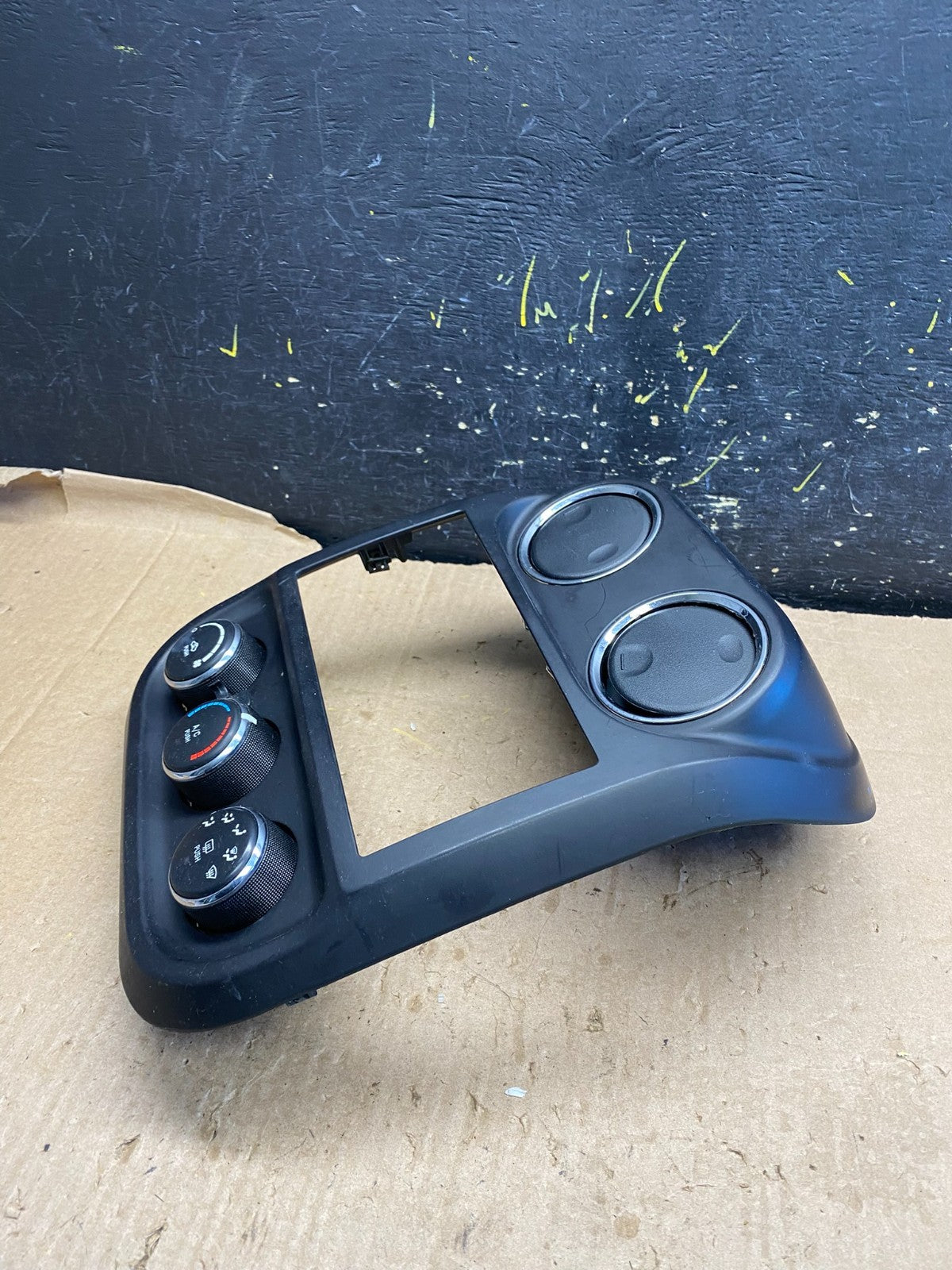 2011 to 2017 Jeep Compass Dash Climate Temperature Control Radio Bezel AC6795 DG2