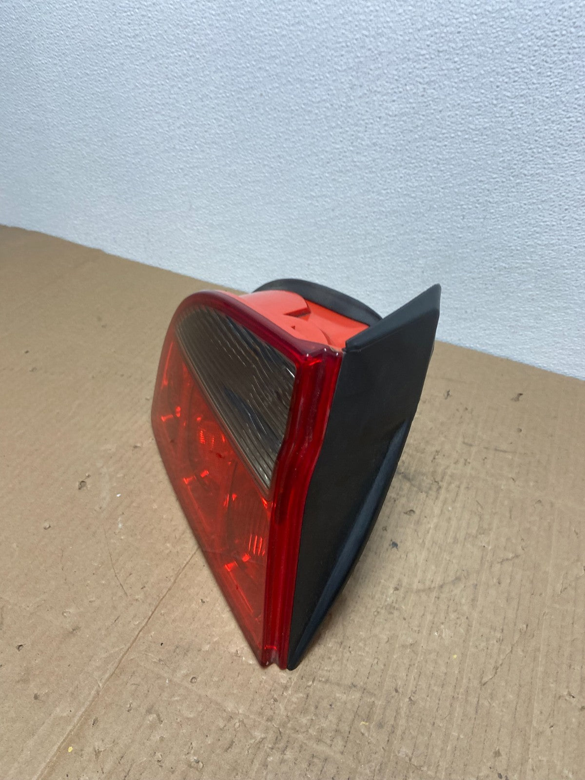 1998-2002 Maserati 3200 4200 GT Left Driver LH Tail Light ab8323 DG1