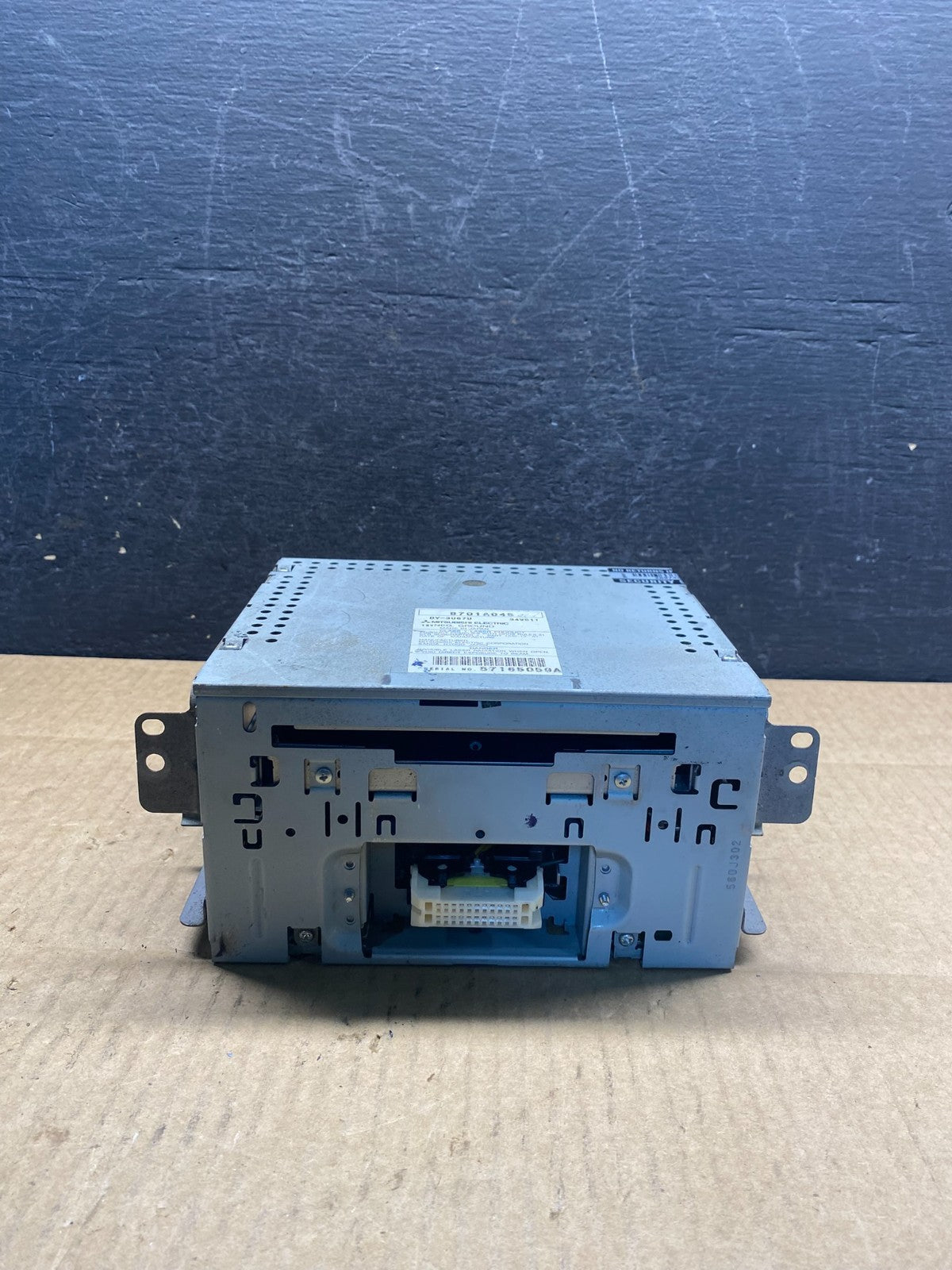 2006-2011 Mitsubishi Endeavor AM/FM/CD/MP3 Radio Head Unit Receiver AG9527 DG0