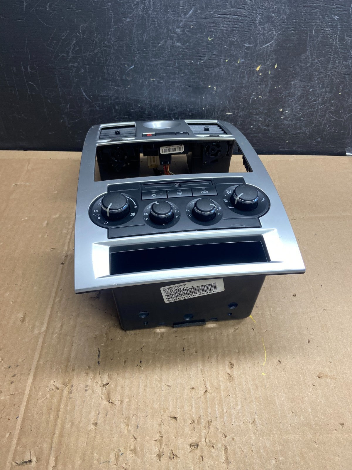 2008 to 2010 Chrysler 300 Dash Heater A/C Climate Control Radio Panel AD2219 DG2