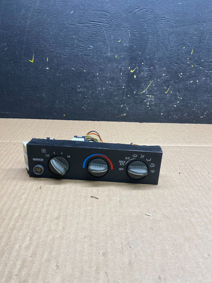 2001 - 2007 GMC Chevrolet Express 1500 Climate Control A/C u5893 DG0
