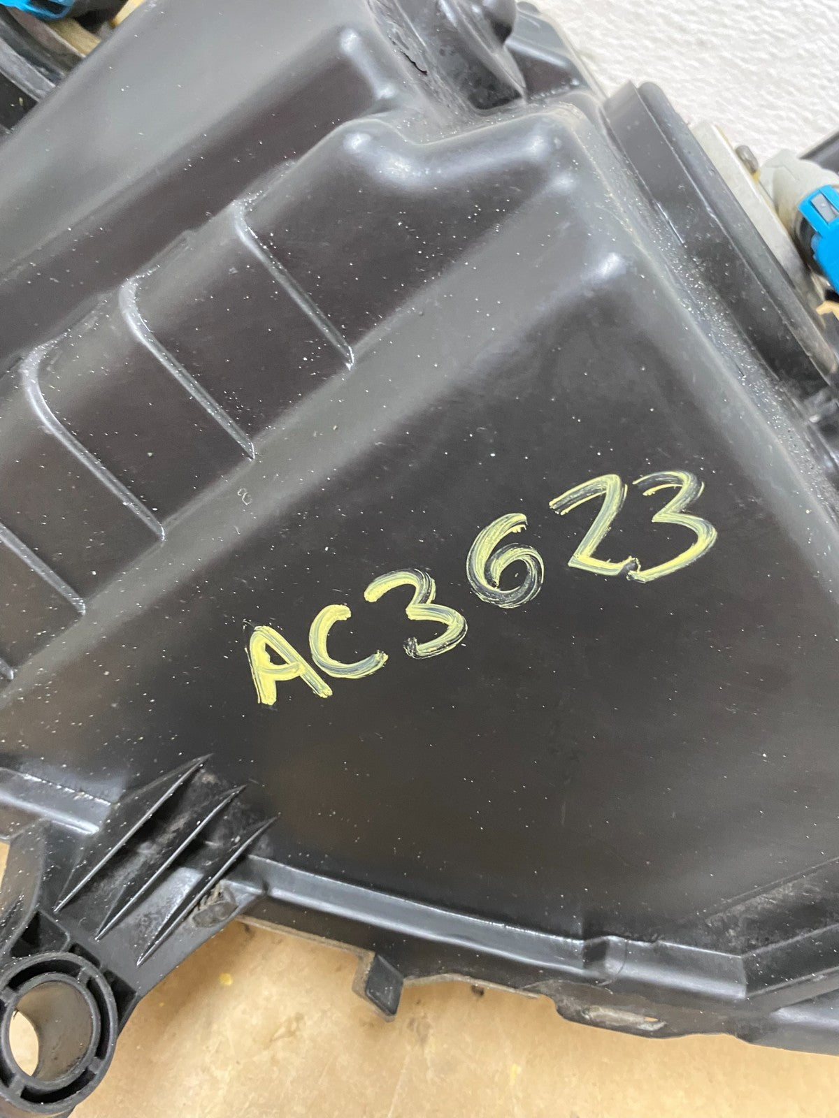 2008 to 2014 Dodge Avenger Right Passenger Side Halogen Headlight AC3623 DW11